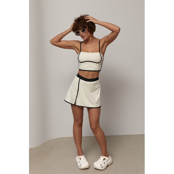 Спортивный костюм женский с топом и юбкой-шортами Lurex