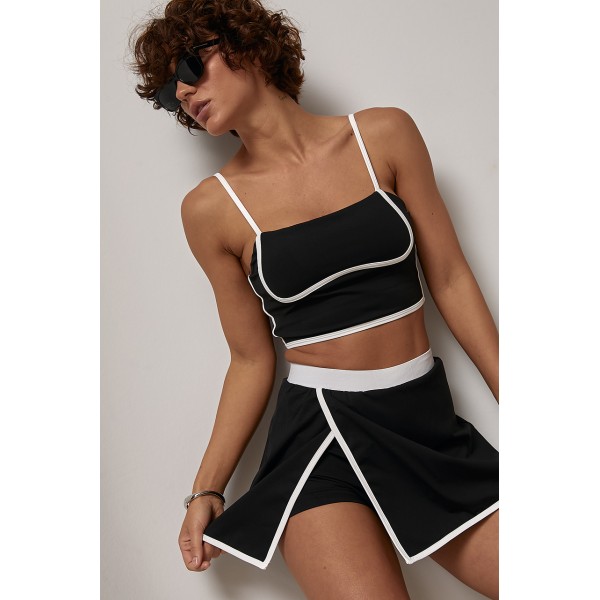 Спортивный костюм женский с топом и юбкой-шортами Lurex