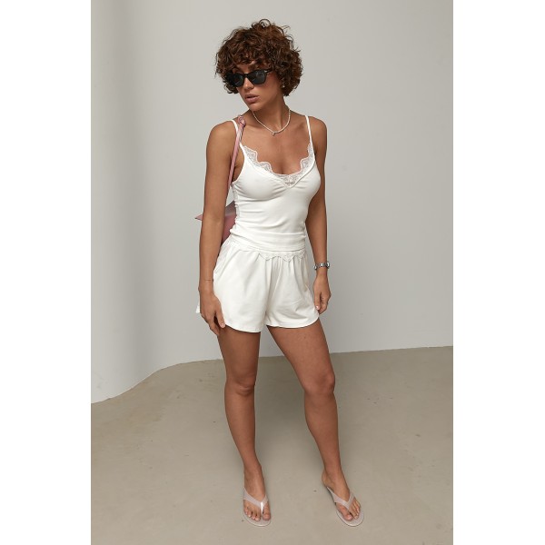 Костюм женский трикотажный с шортами белый Lurex