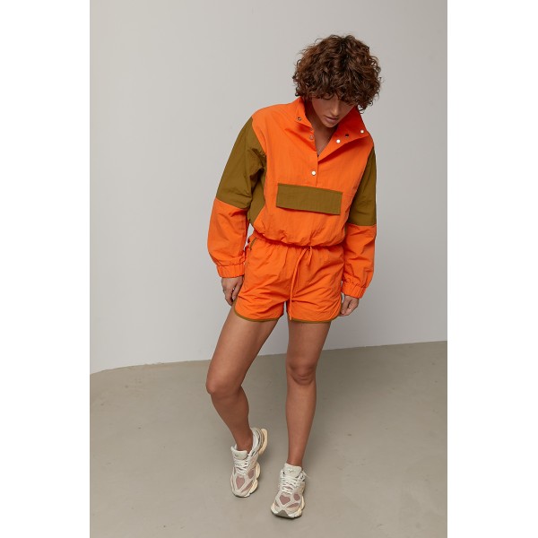 Костюм спортивный с ветровкой и шортами оранжевый Lurex