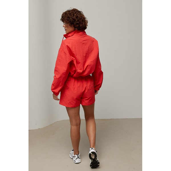 Костюм женский спортивный с короткой кофтой и шортами красный Lurex