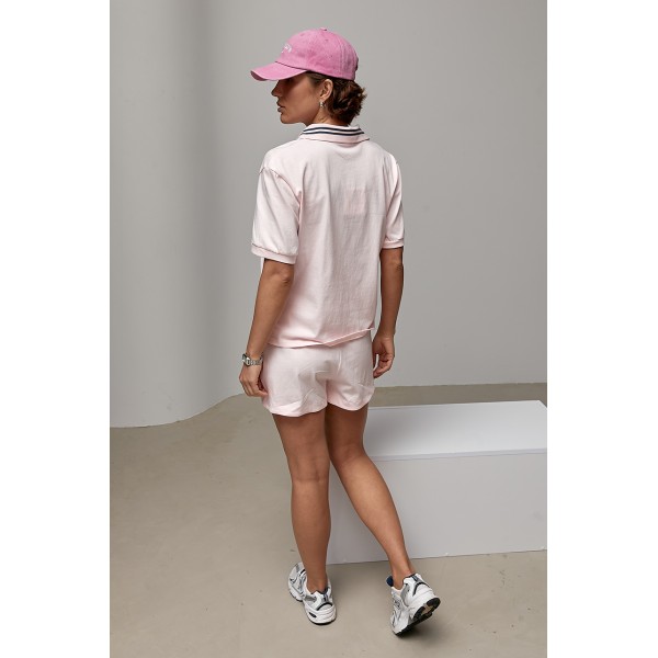 Костюм спортивный женский с шортами и поло пудровый Lurex