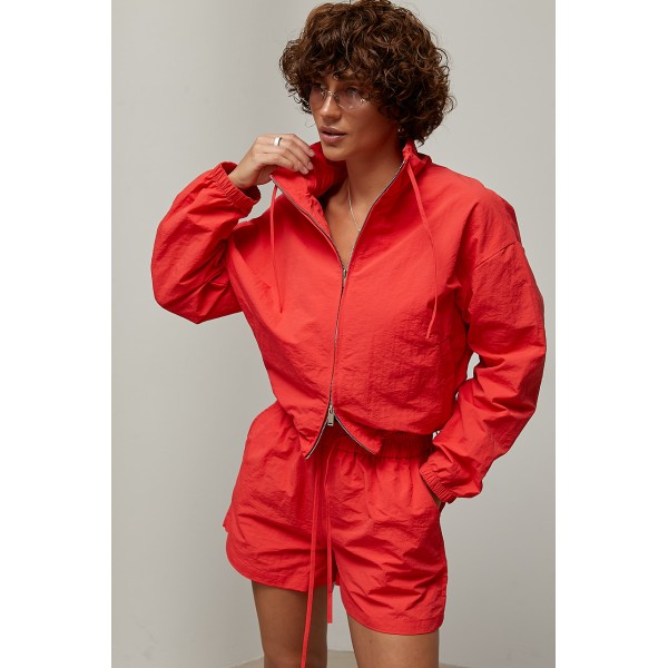 Спортивный костюм женский красный из плащевки с шортами Lurex
