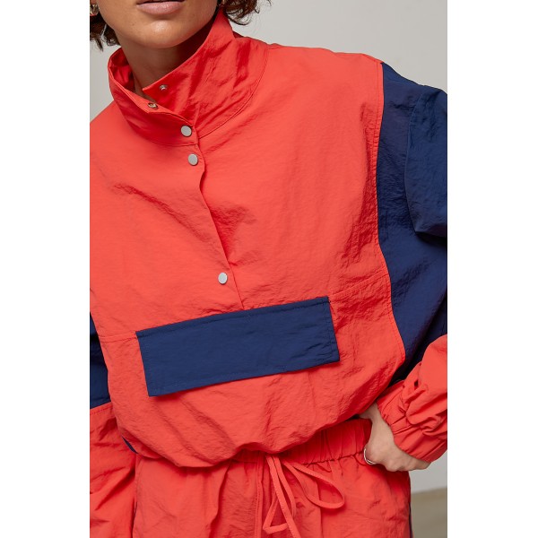 Костюм спортивный с ветровкой и шортами красный Lurex