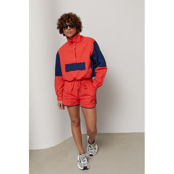 Костюм спортивный с ветровкой и шортами красный Lurex