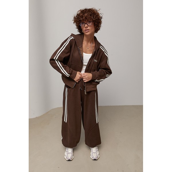 Костюм женский теплый спортивный с лампасами из хлопка коричневый Lurex