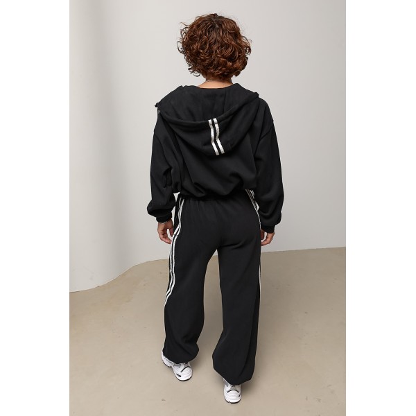 Костюм спортивный свободный с лампасами черный Lurex