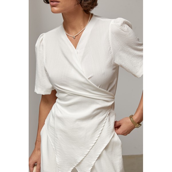 Костюм женский летний с запахом из трикотажа белый Lurex