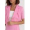 Женский льняной костюм с юбкой плиссе и жакетом розовый Lurex
