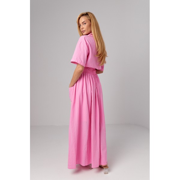 Костюм женский из жатки с юбкой и блузой розовый Lurex