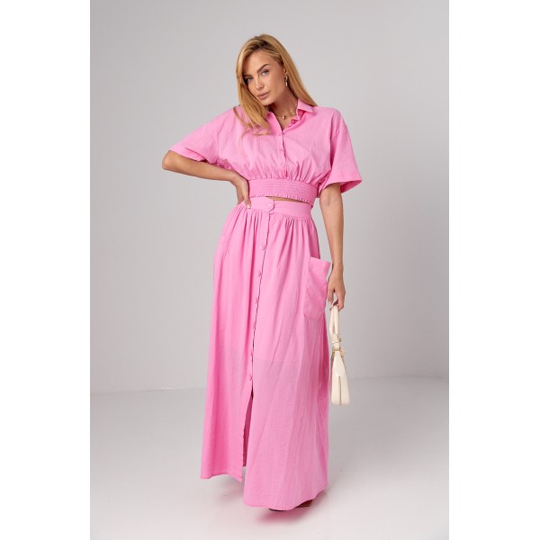 Костюм женский из жатки с юбкой и блузой розовый Lurex