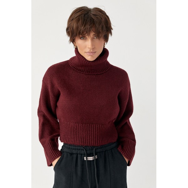 Свитер женский вязаный короткий с высоким горлом бордовый Lurex