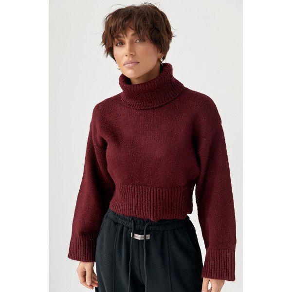 Свитер женский вязаный короткий с высоким горлом бордовый Lurex