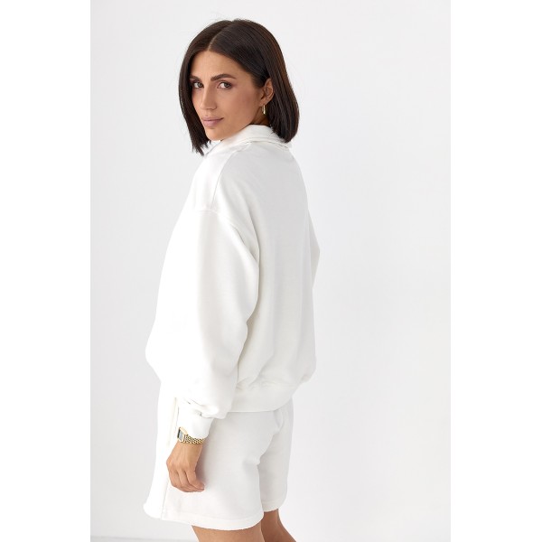 Костюм женский хлопковый с шортами и свитшотом поло молочный Lurex