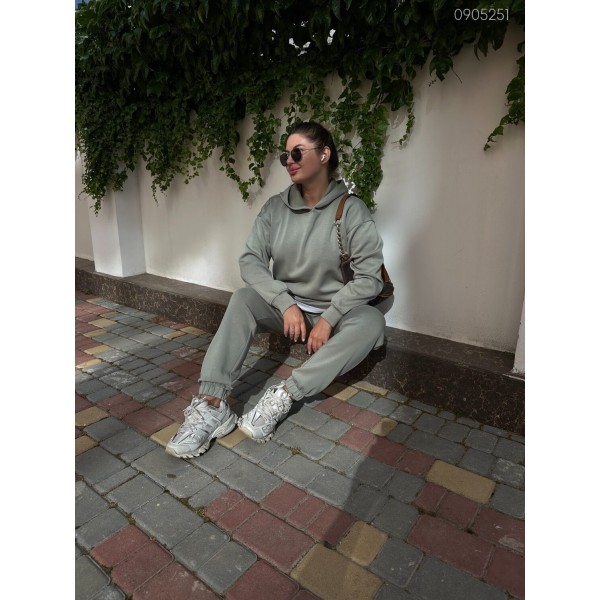 Костюм женский трикотажный в спортивном стиле шалфейный PEONY