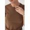 Однотонна жіноча еластична футболка - коричневий ONE SIZE